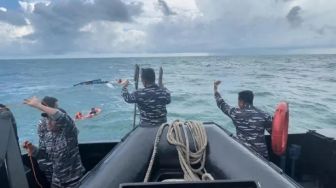 Kapal Tenggelam, Begini Kisah 8 Kru KLM Maju Indah Terombang-ambing di Tengah Laut Perairan Ketapang Semalaman