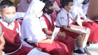 Keriuhan Siswa SD Hari Petama Tahun Ajaran Baru, Orang Tua di Palembang Masih Khawatir Pandemi