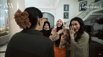 Krisdayanti Bagi Foto Kebersamaan dengan Ibunda Atta Halilintar tapi Netizen Curiga Fotonya Sudah Lama