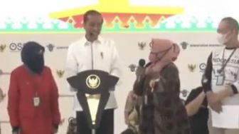 Viral, Presiden Jokowi Dimarahi Emak-Emak karena Tak Kebagian Bantuan: Saya Ini Janda Lho Pak