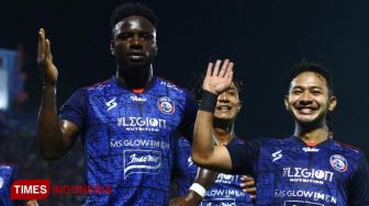 Taktik 'Parkir Pesawat' Tebukti Ampuh, Arema FC Juara Piala Presiden 2022
