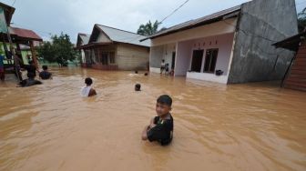 Kota Jambi Banjir Setelah Hujan Deras Selama 4 Jam dari Tengah Malam Hingga Pagi