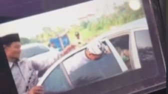 Kepala Pengantin Terekam Kamera Nyangkut di Jendela Mobil, Warganet: Ini Lagi Ngelawak Apa Emang Ga Sengaja?