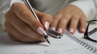 5 Langkah Mudah agar Tulisan Tangan Menjadi Rapi, Yuk Segera Coba!
