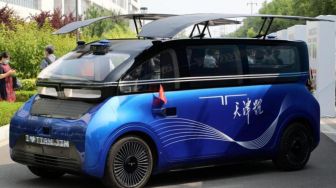China Kembangkan Mobil Elektrik Berpanel Surya, Baterai Habis Tinggal Dijemur