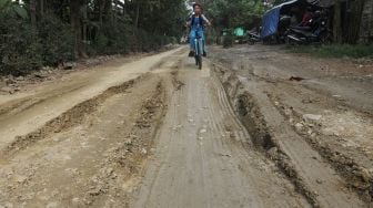 Jalan Rusak Akibat Proyek Jalan Tol Solo-Jogja