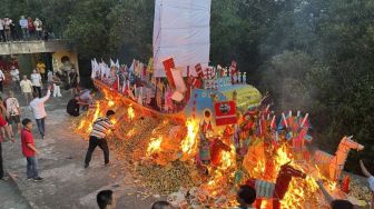 Absen 2 Tahun karena Pandemi, Masyarakat Etnis Tionghoa Batam Kembali Rayakan Ritual Bakar Tongkang