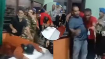 Viral Video Peti Mati Jenazah Brigadir J Digebrak-gebrak Ayah dan Ibunya Sambil Menangis Histeris: Mana Anakku!