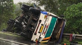 Dua Kecelakaan Terjadi di Tol Purbaleunyi Hari Ini, Satu Truk Terguling