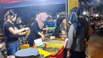 Kuliner Aloon-aloon Masjid Agung Semarang Resmi Dibuka