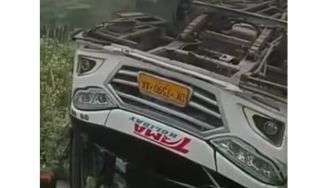 Viral Bus Rombongan Pendaki Terguling Diduga Tak Kuat Nanjak