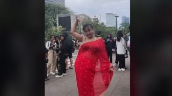 Joget Pakai Baju India di Citayam Fashion Week, Lina Mukherjee Langsung Jadi Tontonan