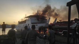 Puslabfor Polri Olah TKP Kebakaran KMP Nusa Penida di Lombok Barat