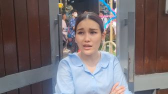 Suami Zaskia Gotik Dituduh Hamili Model, Ayu Ting Ting Beri Dukungan ke Sang Sahabat