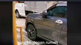 Potret Honda HR-V Parkir Semena-mena di Depan Pagar Rumah Orang, Publik Beri Saran Begini