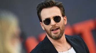 Mengaku Cari Jodoh, Fans Menduga Chris Evans Sedang Kencan Diam-diam dengan Mantan Gerard Pique: Shakira