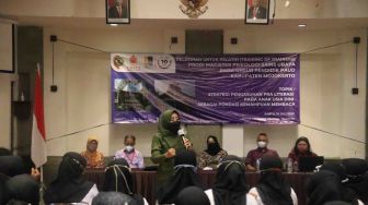 Bupati Mojokerto, Ikfina Fahmawati Edukasi Pentingnya Pemahaman Literasi Sejak Dini
