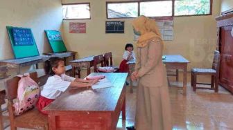 Sepinya Hari Pertama Masuk Sekolah di SDN Ngelang 1 Magetan, Hanya Ada Dua Siswa