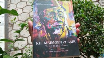 Merenungi Dakwah Kebangsaan Sang Kiai dalam Buku KH. Maimoen Zubair