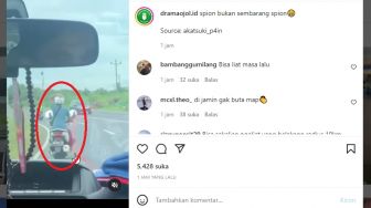 Kocak, Spion Pengendara Motor Ini Super Besar, Warganet Sebut Bisa Ngelihat Zaman Nabi