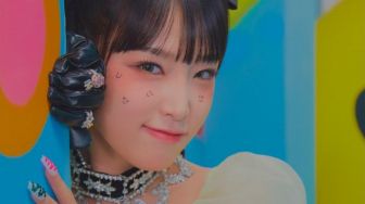 Serba Pink, Choi Yena Bagikan Time Table untuk Album 'SMARTPHONE'