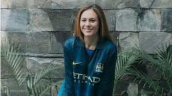 Wulan Guritno Pamer Foto Pakai Jersey Manchester City, Warganet Heboh: Kecewa, Kukira Fans MU