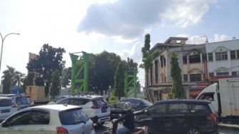 Pemko Ngebet Bikin Jembatan Penyeberangan Baru Padahal yang Rusak Banyak