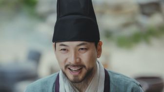 9 Potret Kim Sang Kyung di Poong The Joseon Psychiatrist, Drama Korea Baru yang Bakal Tayang di Bulan Agustus