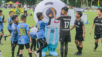 Tumbuhkan Jiwa Sportivitas dengan Dukung Semangat Olahraga ke Anak Sejak Dini