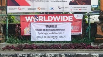 Geger, Spanduk Liar di Beberapa Titik Kota Denpasar Pertanyakan Fungsi MDA