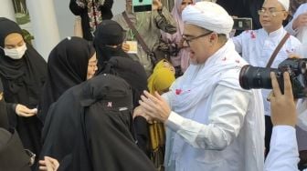 Habib Rizieq Shihab Bebas Bersyarat, Langsung Disambut Keluarga di Petamburan