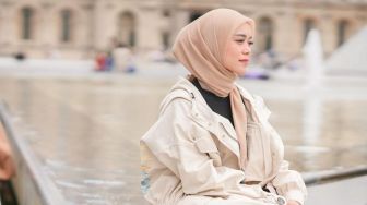 Pakai Jumpsuit Seharga Rp4 Juta, Lesti Kejora Sulap Baju Seksi Jadi Syariah