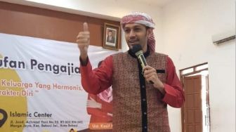 Profil Kasif Heer, Ustaz Ganteng yang Memberikan Umrah Gratis Ke Nathalie Holscher