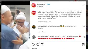 Rizieq Shihab Bebas Bersyarat, Disambut Kecupan Kening di Rumahnya, Warganet: TAKBIR