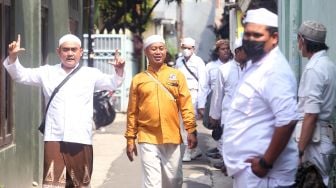 Pendukung Rizieq Shihab berada di Petamburan III, Jakarta, Rabu (20/72022).  ANTARA FOTO/Muhammad Iqbal
