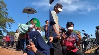 Tak Habis Pikir! Pria Pembawa Keranda Jenazah Mendadak Keluar Barisan demi Numpang Foto di Kamera Vlogger