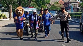 Arema FC Juara Piala Presiden 2022, Aremania Jalan Kaki Sejauh 22 Kilometer