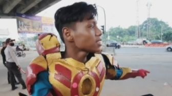 Video Kesaksian 'Iron Man' Saat Menolong Korban Kecelakaan Maut Cibubur, Publik: The Real Superhero