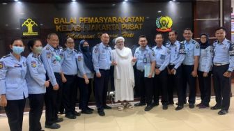 Penampakan Habib Rizieq Shihab Jelang Bebas Hari Ini