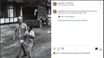 Netizen Puji Foto Jadul Tentara Belanda dengan Seorang Perempuan Indonesia, Sampai Ingat Film Masa Penjajahan