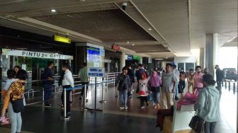 Penumpang di Bandara Hang Nadim Tak Persoalkan Aturan Wajib Booster