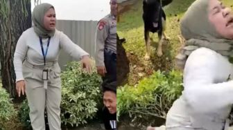 Viral Wanita Takut Dikejar Anjing, Minta Dilindungi Malah Nyungsep Bersama