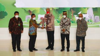 Ganjar Raih Penghargaan Green Leadership Nirwasita Tantra 2021