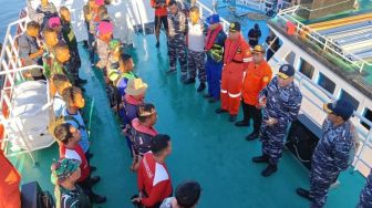 Dua Penyelam Asing Bantu Cari Korban Hilang Kecelakaan Kapal Cahaya Arafah Di Perairan Pulau Tokaka
