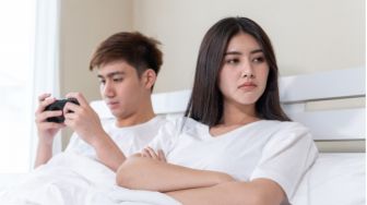 5 Hal yang Bisa Dilakukan ketika Pasangan Menangis, Pernah Mencobanya?