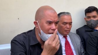 Ahmad Dhani saat ditemui di Pengadilan Agama (PA) Jakarta Selatan, Kamis (21/7).   [Suara.com/Adiyoga]
