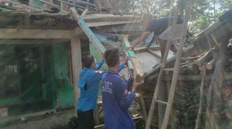 Diterjang Hujan dan Angin Kencang, Rumah Warga di Angsana Pandeglang Rusak 