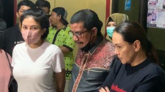 Nikita Mirzani Dibebaskan Karena Rawat Anak, Publik Bandingkan Nasib Ibu Bawa Bayi Menyusu ke Bui: Keadilan Bagi Siapa?