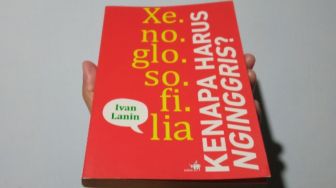 Ulasan Buku Xenoglosofilia, Kenapa Harus Nginggris?