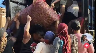 Viral Video Detik-detik Kawanan Emak-emak Curi Cabai di Pasar Kramat Jati, Netizen: Mau Ikhlas Tapi Tiap Hari